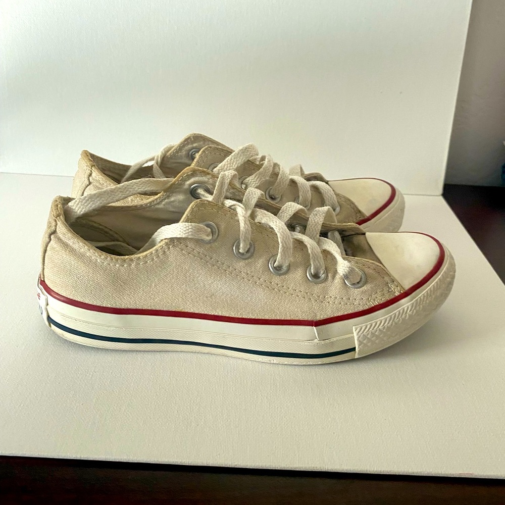 Converse Chuck Taylor Women’s 5 Used